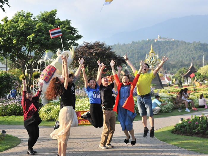 Изучение чудес Таиланда: приключение нашей команды в проверенной уличной обуви