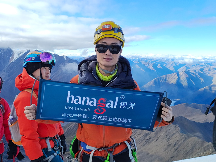 Покорение заснеженных вершин: надежная походная обувь для экстремальных приключений